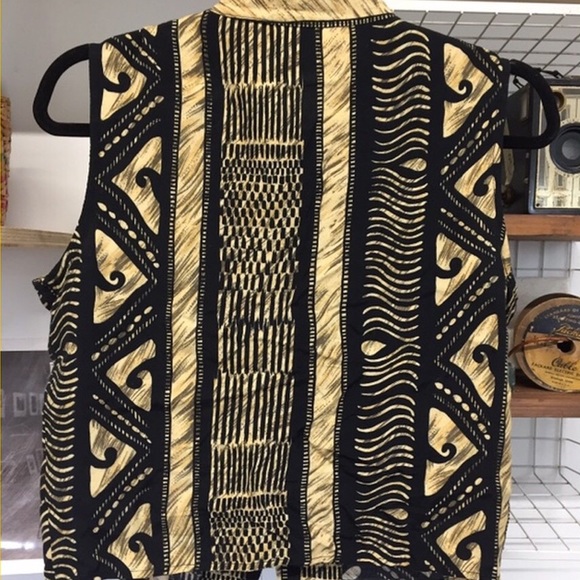 🌈 patterned button-up top 🌈 - Picture 3 of 4